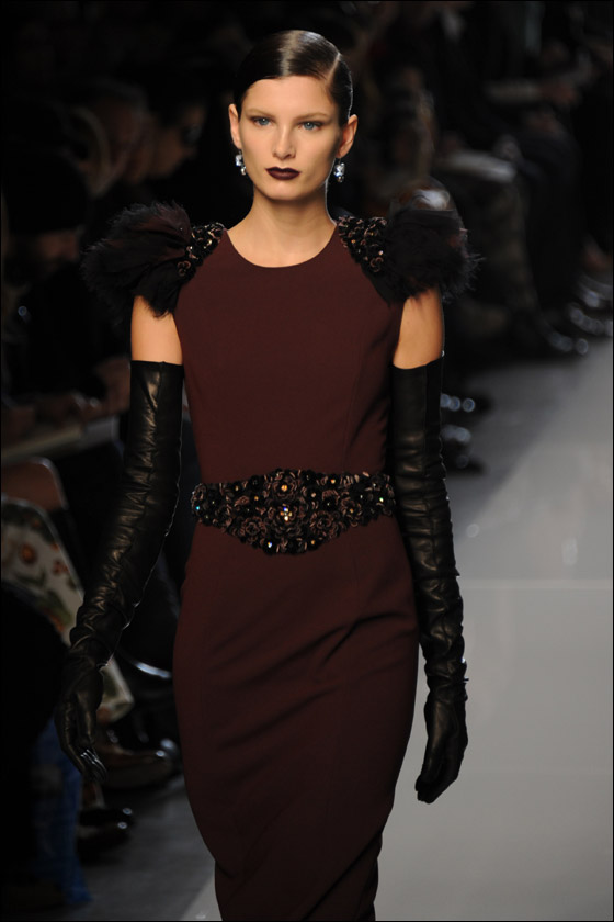 الالوان الغامقة تهيمن على التصاميم في اسبوع الموضة الايطالي!