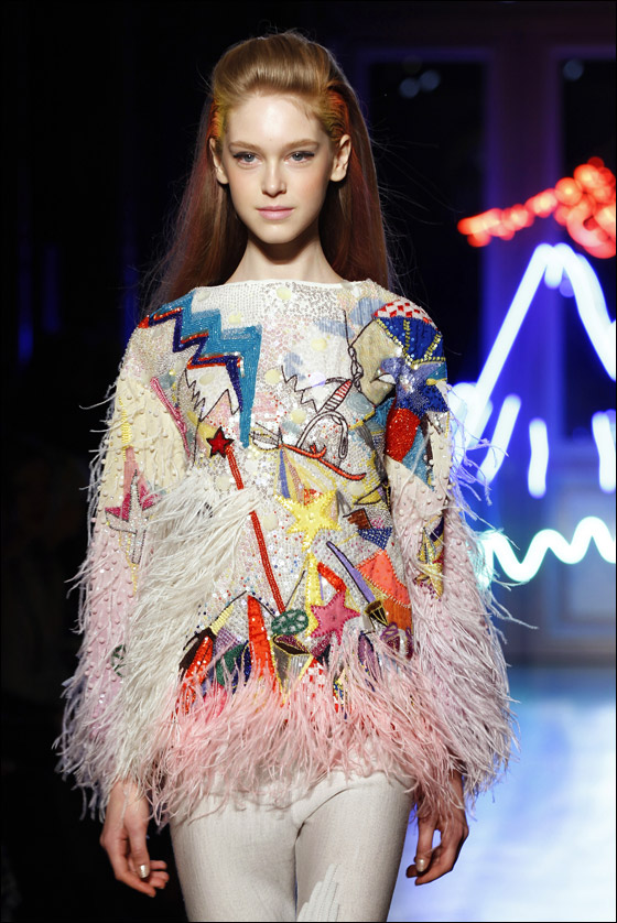 نقدم لكم تصاميم يابنانية مطرزة لشتاء وخريف 2012! نقدم لكم تصاميم يابنانية مطرزة لشتاء وخريف 2012!