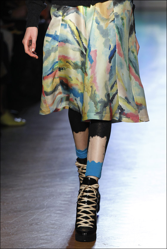 نقدم لكم تصاميم يابنانية مطرزة لشتاء وخريف 2012! نقدم لكم تصاميم يابنانية مطرزة لشتاء وخريف 2012!