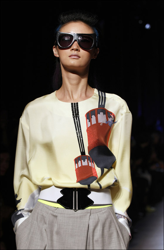 نقدم لكم تصاميم يابنانية مطرزة لشتاء وخريف 2012! نقدم لكم تصاميم يابنانية مطرزة لشتاء وخريف 2012!