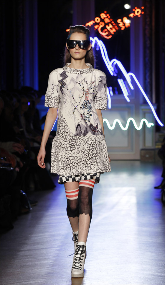 نقدم لكم تصاميم يابنانية مطرزة لشتاء وخريف 2012! نقدم لكم تصاميم يابنانية مطرزة لشتاء وخريف 2012!