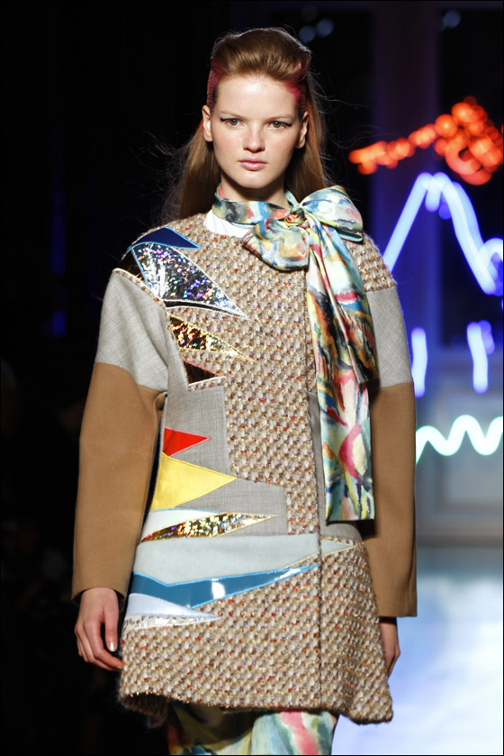 نقدم لكم تصاميم يابنانية مطرزة لشتاء وخريف 2012! نقدم لكم تصاميم يابنانية مطرزة لشتاء وخريف 2012!