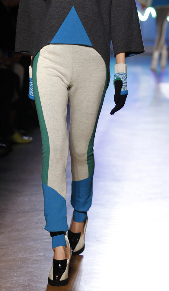 نقدم لكم تصاميم يابنانية مطرزة لشتاء وخريف 2012! نقدم لكم تصاميم يابنانية مطرزة لشتاء وخريف 2012!