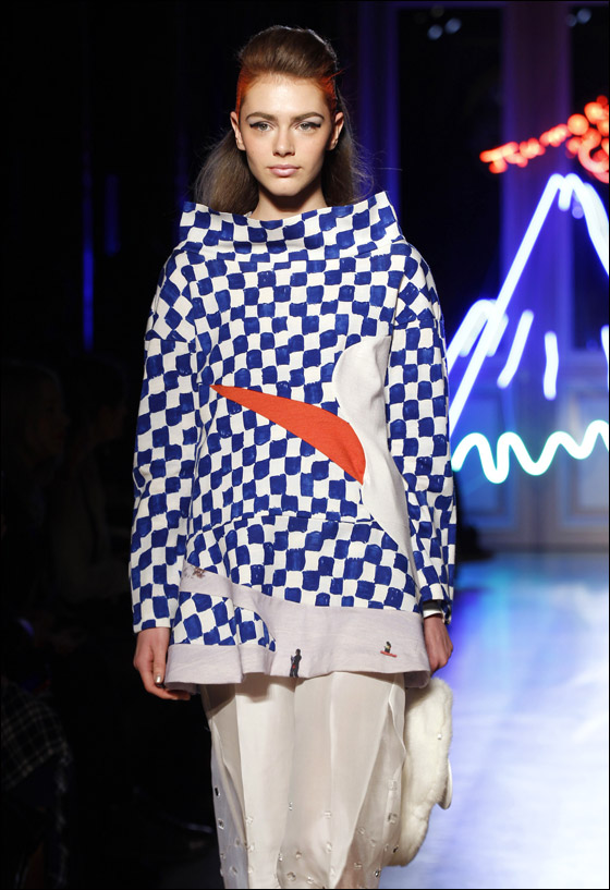 نقدم لكم تصاميم يابنانية مطرزة لشتاء وخريف 2012! نقدم لكم تصاميم يابنانية مطرزة لشتاء وخريف 2012!