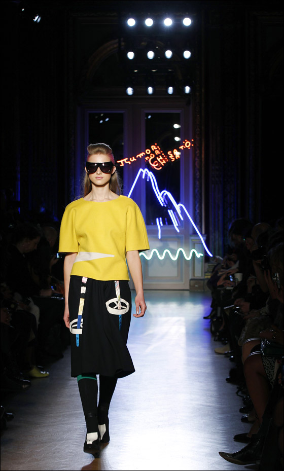 نقدم لكم تصاميم يابنانية مطرزة لشتاء وخريف 2012! نقدم لكم تصاميم يابنانية مطرزة لشتاء وخريف 2012!