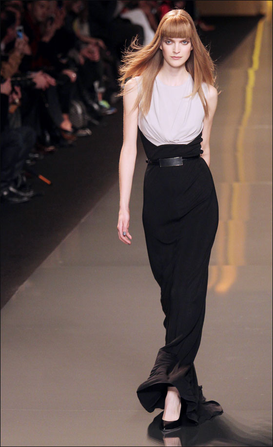 نقدم لكم تصاميم فساتين السهرات الانيقة من ايلي صعب!