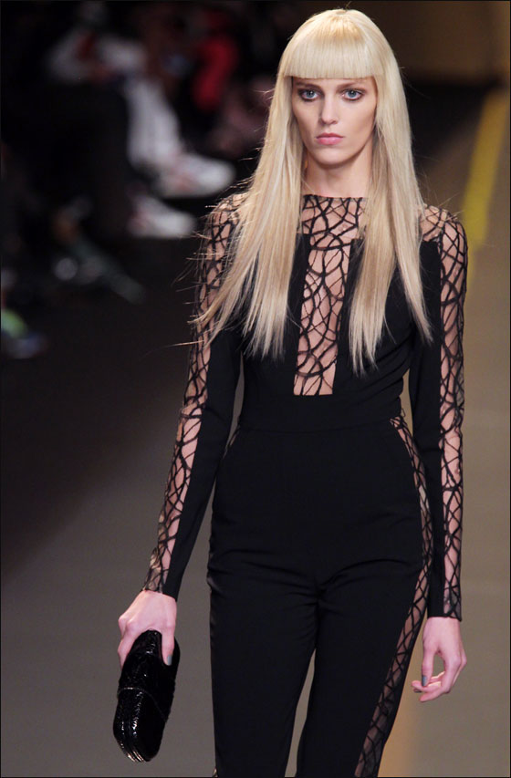 نقدم لكم تصاميم فساتين السهرات الانيقة من ايلي صعب!