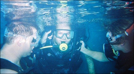 شاب مشلول الساقين والذراعين يتحدى شلله بخوض المغامرات!!