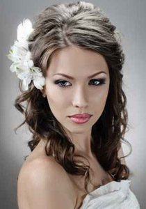 لائمي تسريحة شعرك مع حالة الطقس في يوم زفافك المميز!