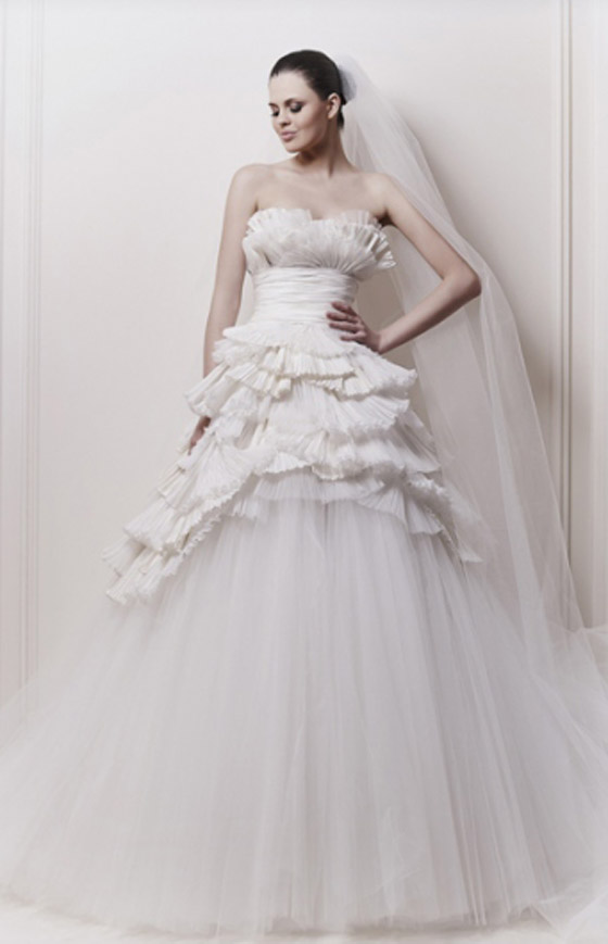 اجمل فساتين الزفاف لهذا الموسم من تصميم المبدع زهير مراد!