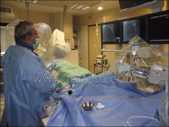 د. خالد سليمان يقتحم قلوب الناس من خلال اليد والفخذ!! 