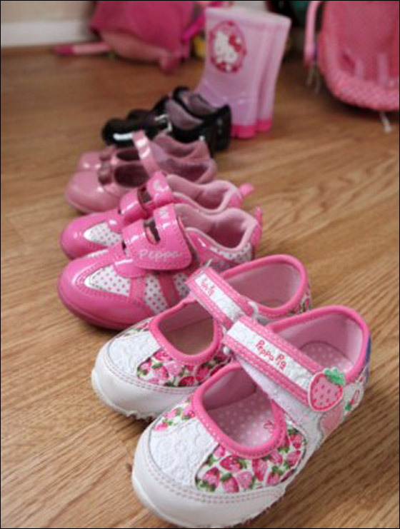 طفلة تخطو خطواتها للمرة الاولى بعد اسئصال جميع اطرافها