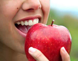 لإذابة الدهون والقضاء على البدانة.. تناولوا التفاح!!