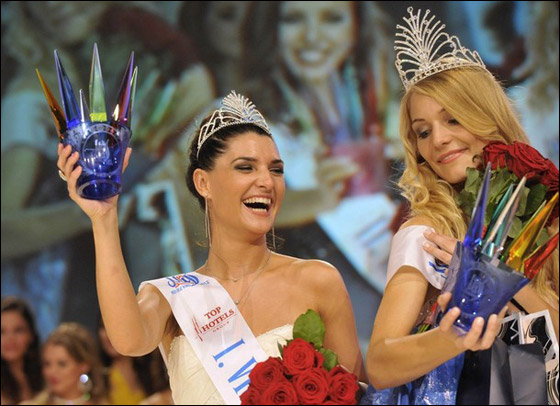 بالصور: المانية شقراء تفوز بلقب ملكة جمال العالم للصم 2012