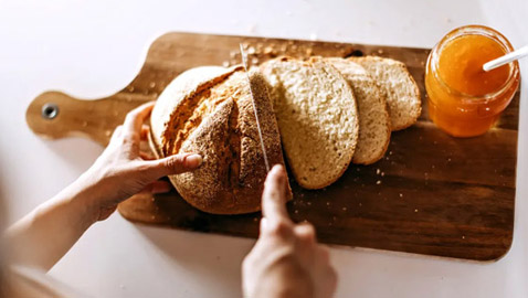 فوائد غير معروفة عن تجميد الخبز.. منها التأثير المباشر على الأمعاء